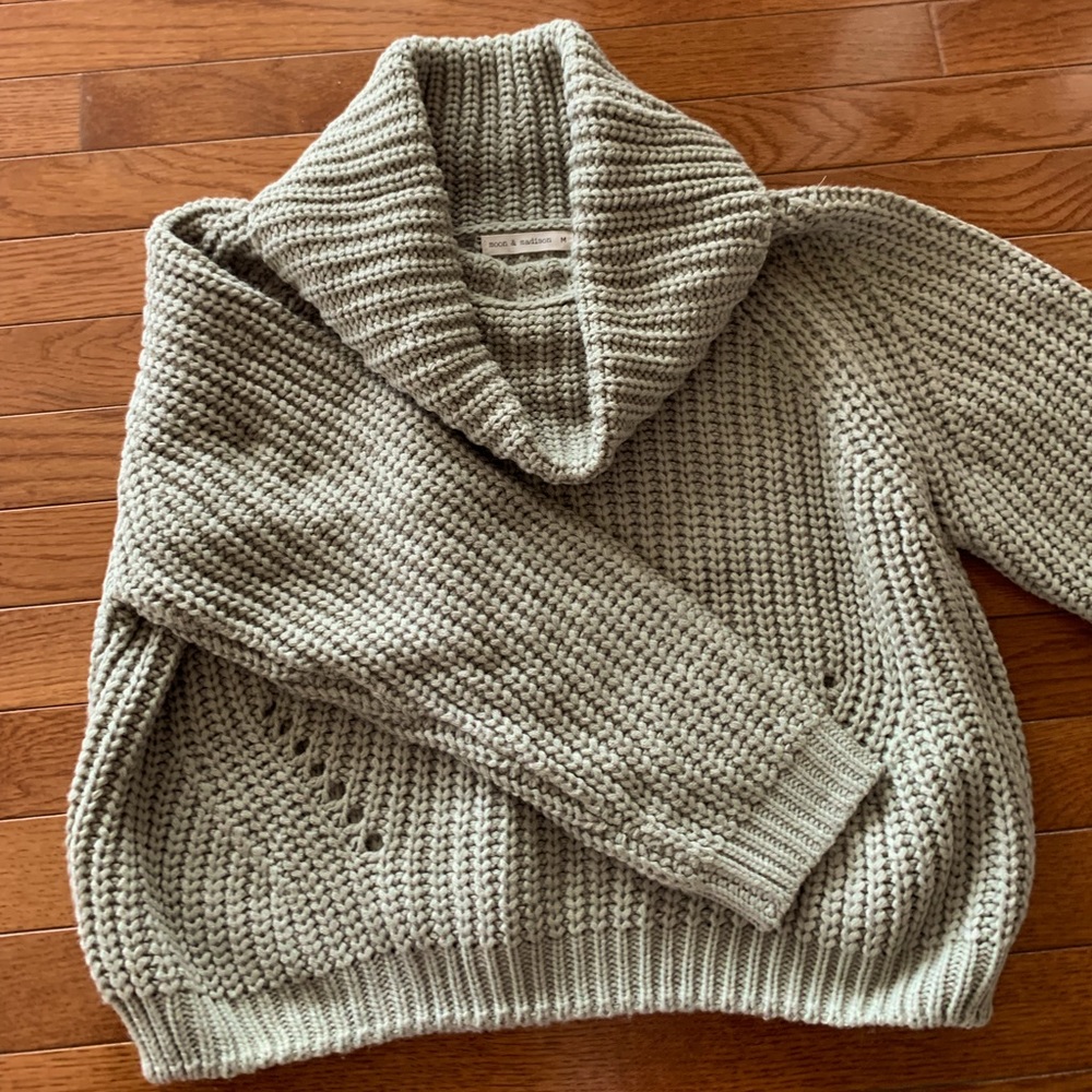 Moon and Madison sage green turtleneck sweater size medium